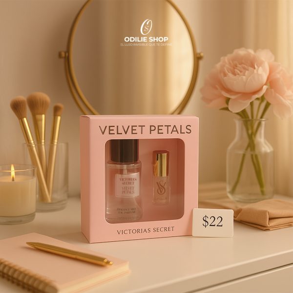 Set de Victoria's Secret con fragancia mini Velvet Petals y lipgloss. Aromas suaves y brillo para tus labios en un solo set. Precio regular $22.